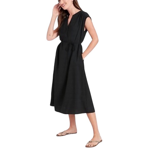 Banana Republic Dresses & Skirts - BANANA REPUBLIC Black Crepe Midi Dress